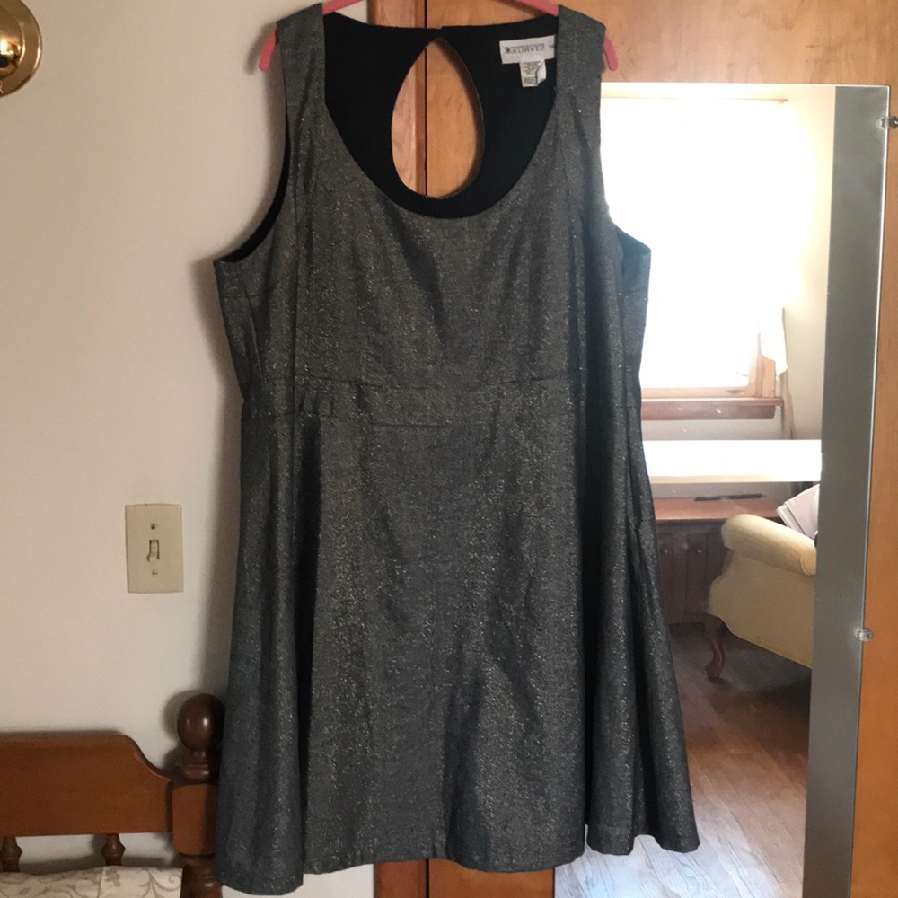 grey dress, sleeveless, knee length